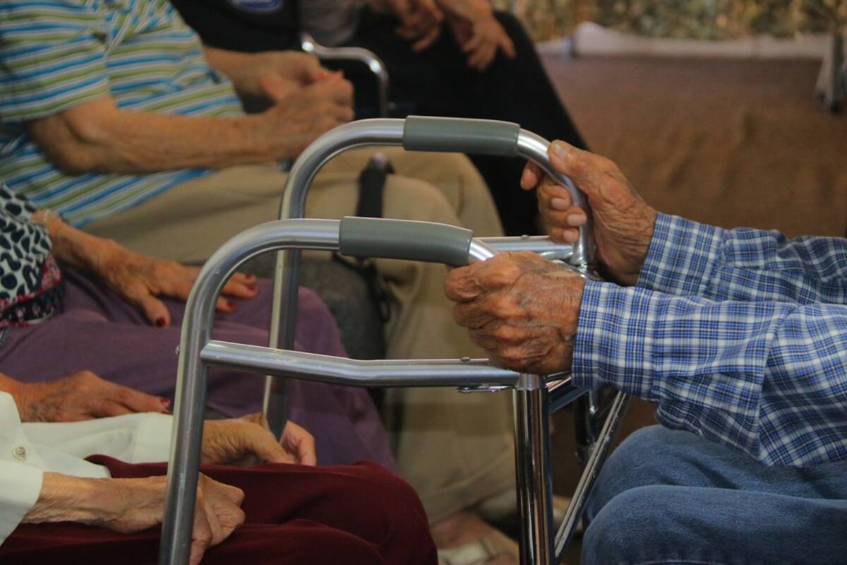 Sonora: Sufre adulto mayor de maltrato físico, económico y emocional