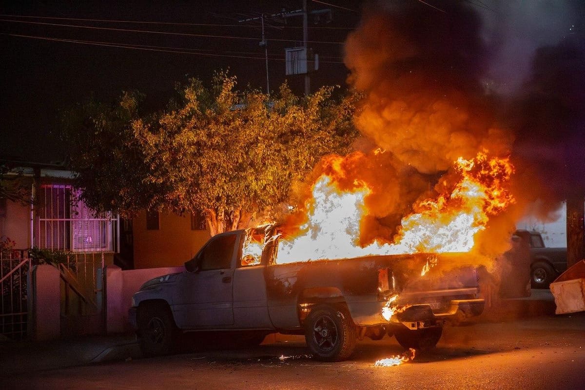 Incendian vehículo abandonado en la Zona Centro de Tijuana