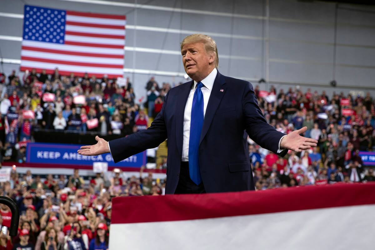 Donald Trump fotografiado durante un acto de su campaña reelectoral en Milwaukee el 14 de enero del 2020. La campaña de Trump está tratando de cortejar votos de sectores que le son adversos, incluidos los hispanos, con mucho más énfasis que hace cuatro años. (AP Photo/ Evan Vucci)