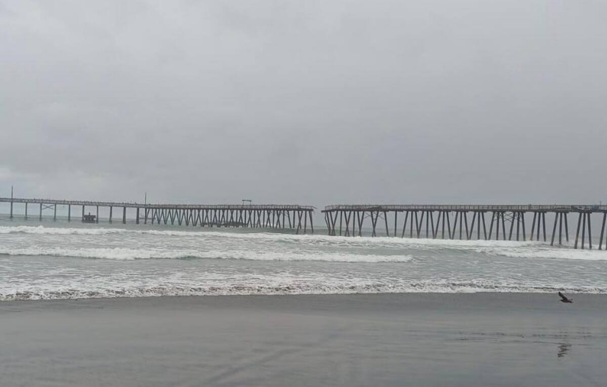 Sólo se clausuró una parte del muelle que es la que se adentra más al mar.