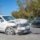 Accidente en Los Pinos deja años materiales