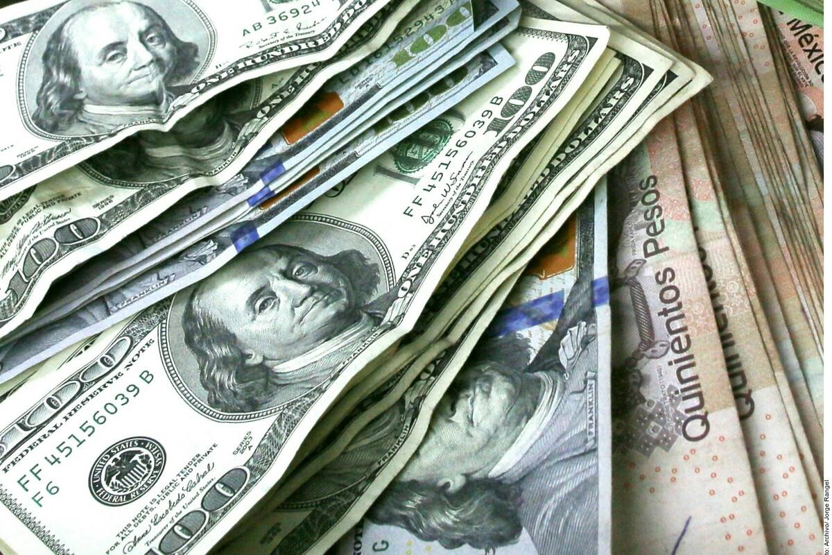 Ven dólar en 25 pesos