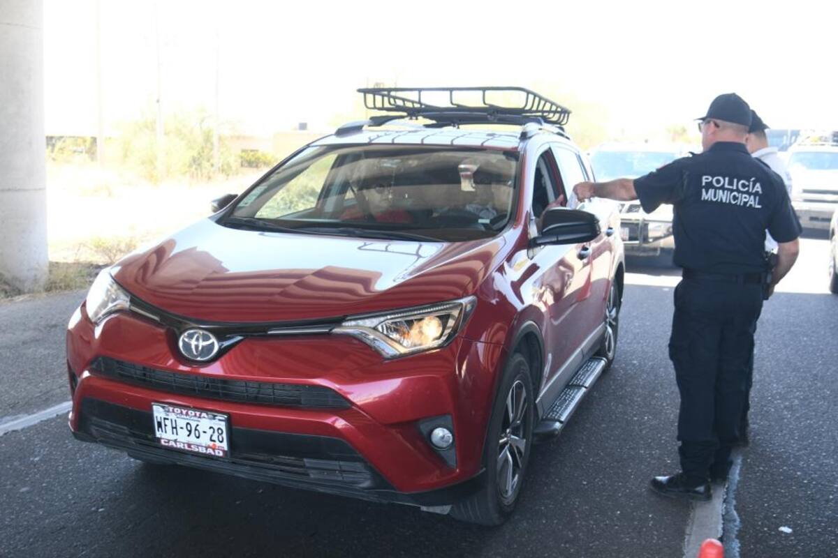 Controlan policías tráfico al Oriente; instalan filtro vehicular en la carretera Hermosillo-Ures