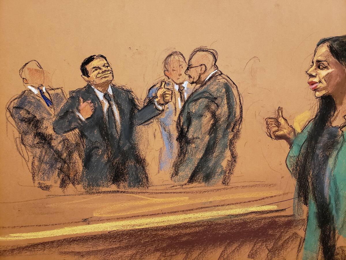 MIA27. NUEVA YORK (NY, EEUU), 12/02/2019.- Reproducción fotográfica de un dibujo realizado por la artista Jane Rosenberg donde aparece el narcotraficante mexicano Joaquín "el Chapo" Guzmán (2-i) saludando a su esposa Emma Coronel (d), mientras es escoltado tras oír el veredicto en su contra este martes en el tribunal federal de Brooklyn para el distrito este de Nueva York (EE.UU.). El jurado del proceso en Nueva York contra el mexicano Joaquín "el Chapo" Guzmán, procesado por narcotráfico, lo declaró este martes culpable de los diez cargos contra él como responsable del cartel de Sinaloa, por lo que podría ser condenado a cadena perpetua. EFE/Jane Rosenberg