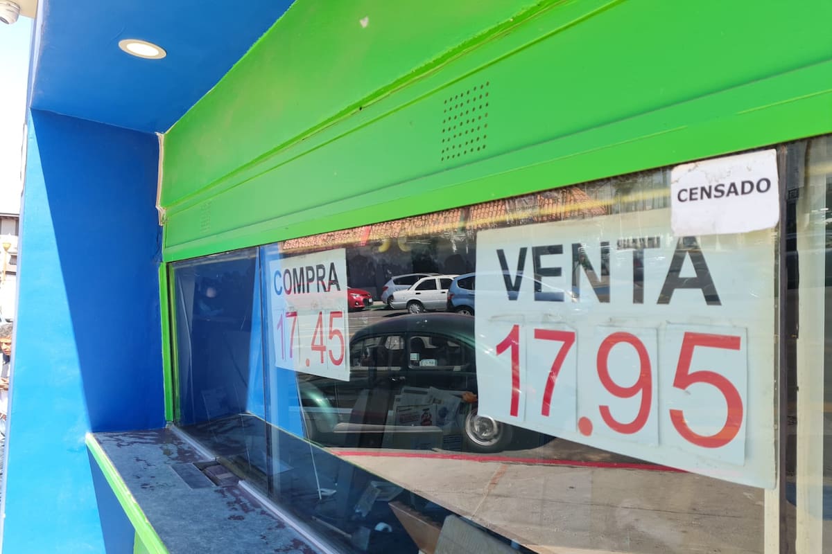 Baja el dólar en casas de cambio