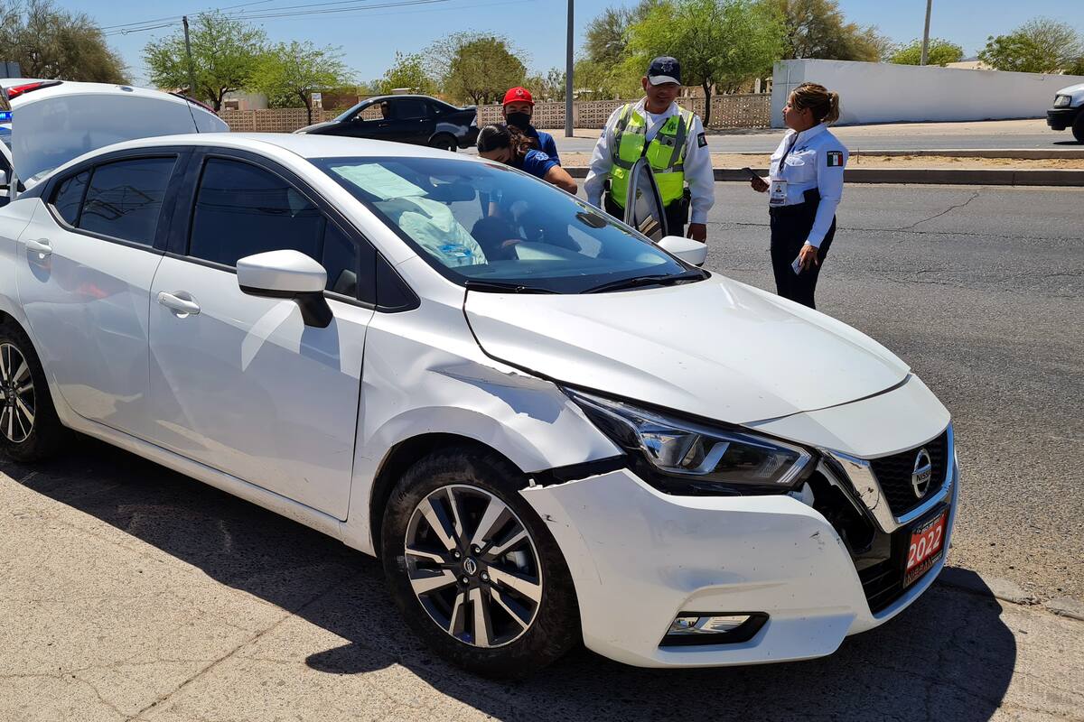 Accidentes en Hermosillo: Auto “fantasma” choca carro nuevo; piden semáforo en este punto