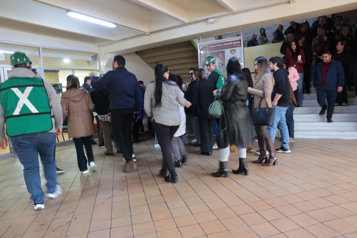 Simulacro de sismo en Palacio Municipal de Tijuana.