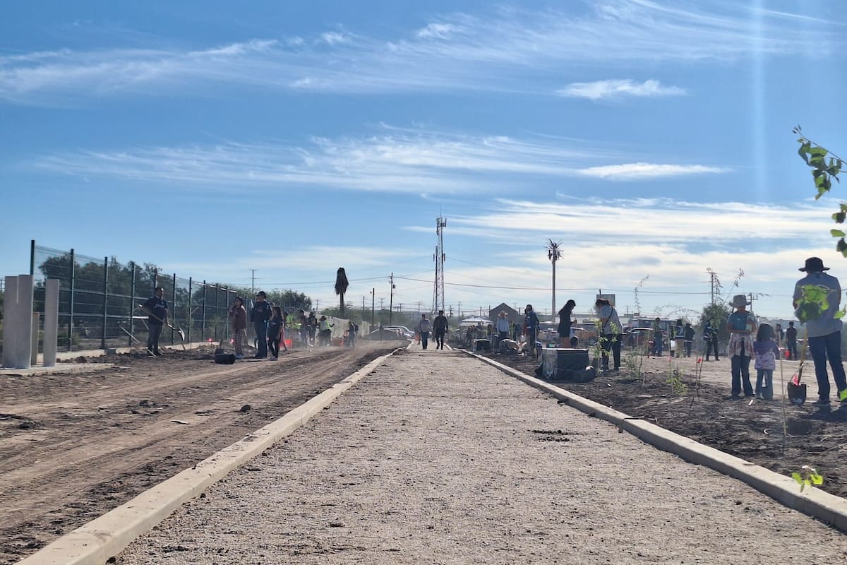Ciudadanos transforman basurero clandestino en un parque por la Rivera Campestre