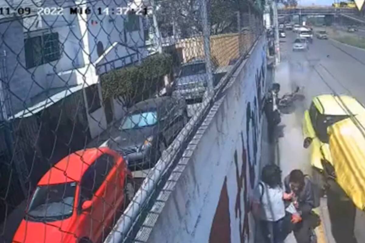 Video: Automovilista se descontrola y arrolla a menor de edad