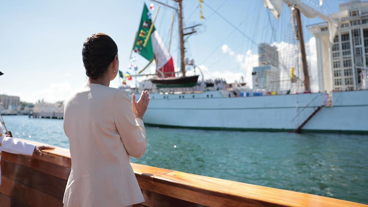 En Veracruz Claudia Sheinbaum llama al pueblo a estar alerta contra la injerencia externa y celebra el Bicentenario de la Independencia en mar y tierra junto a la Marina y el Ejército