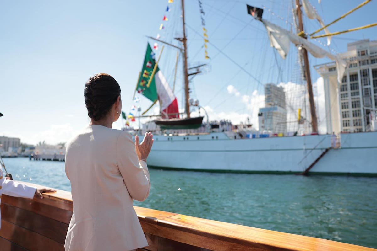 En Veracruz Claudia Sheinbaum llama al pueblo a estar alerta contra la injerencia externa y celebra el Bicentenario de la Independencia en mar y tierra junto a la Marina y el Ejército