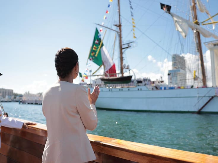 En Veracruz Claudia Sheinbaum llama al pueblo a estar alerta contra la injerencia externa y celebra el Bicentenario de la Independencia en mar y tierra junto a la Marina y el Ejército