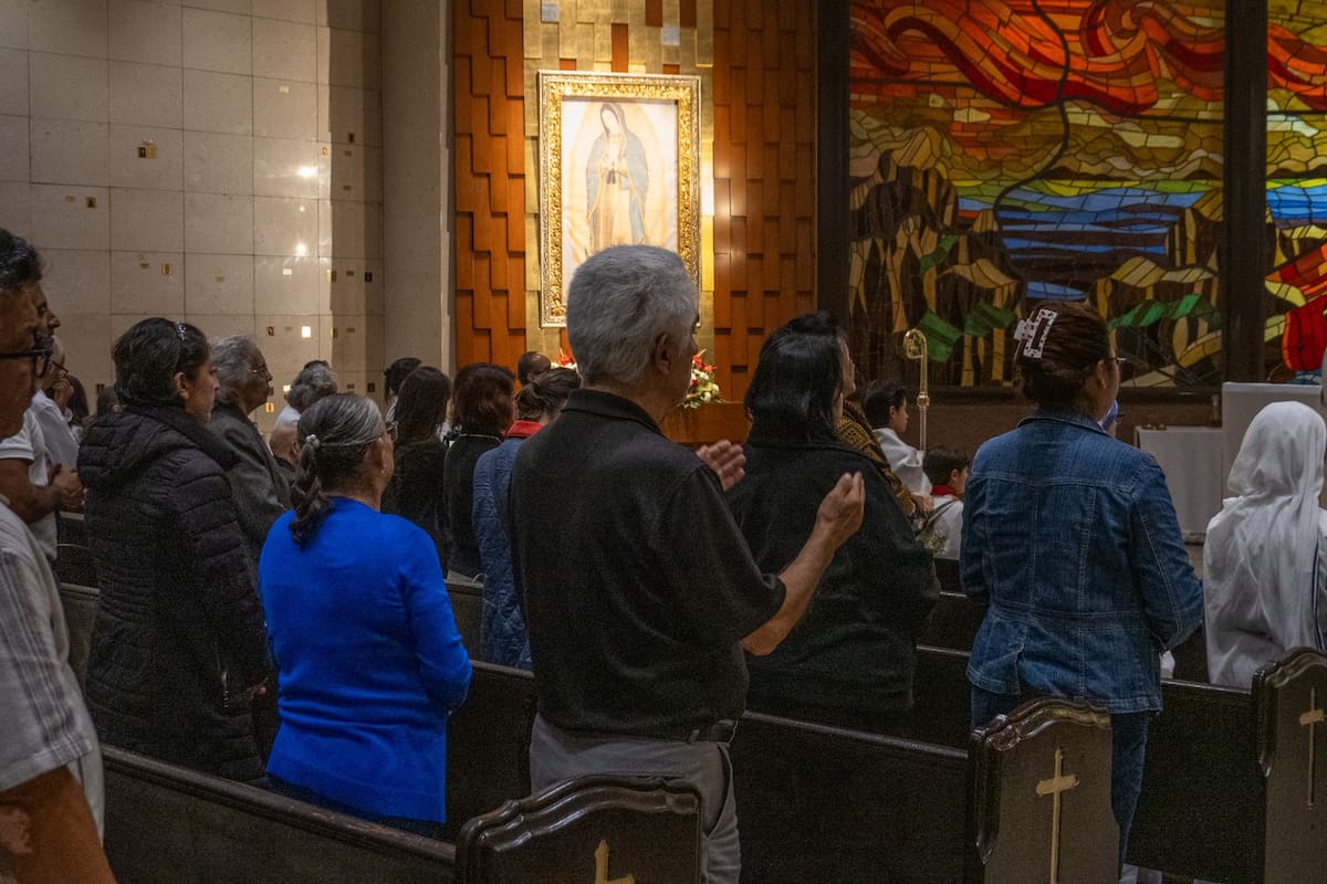 Sacerdotes refrendaron su compromiso de solidarizarse con familias víctimas de la violencia y resaltaron el legado del arzobispo. Foto: Border Zoom