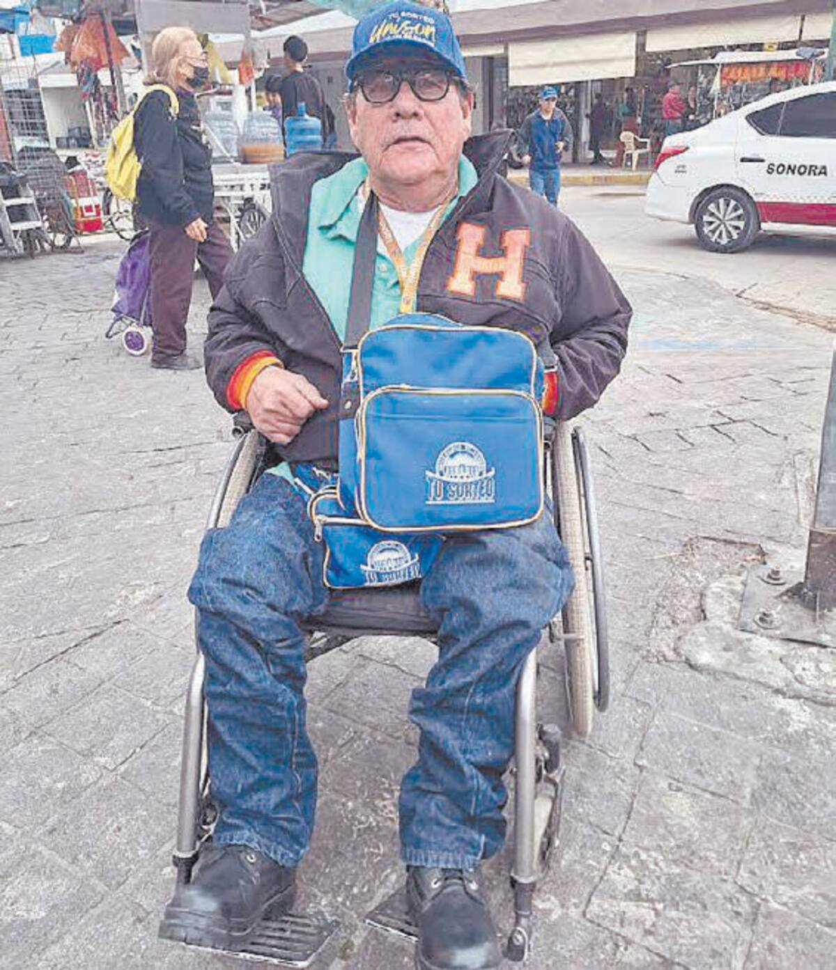 Jorge Robles se enfrenta a diario al problema de los camiones adaptados para personas con discapacidad. FOTO: MISAEL MONTAÑO