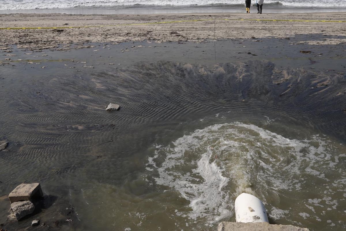 Advierten contaminación constante en playas por descargas residuales
