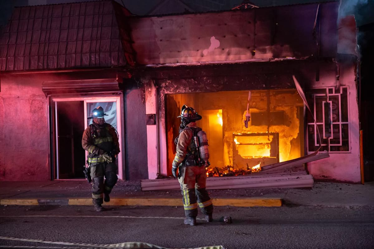 Incendio presuntamente provocado daña barbería en la colonia 20 de Noviembre