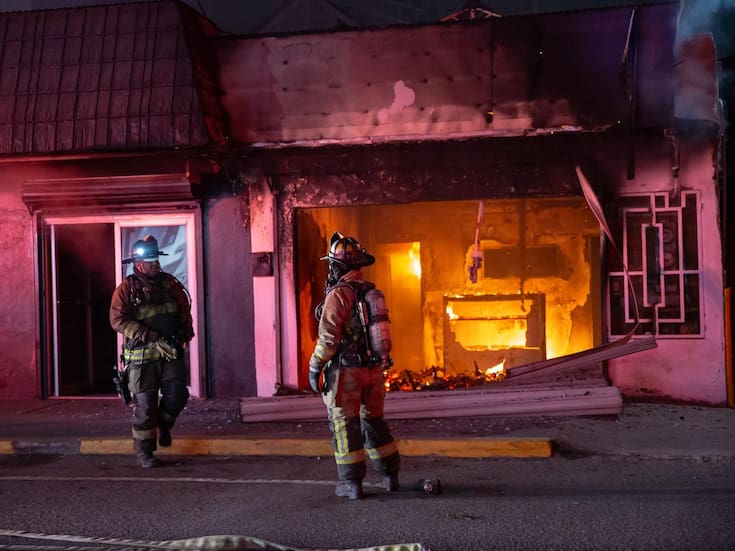 Incendio presuntamente provocado daña barbería en la colonia 20 de Noviembre