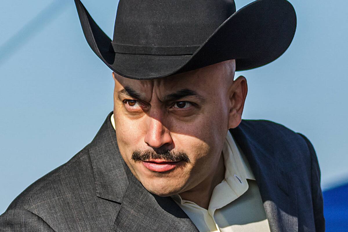 Lupillo Rivera se harta de fan en redes y lo insulta