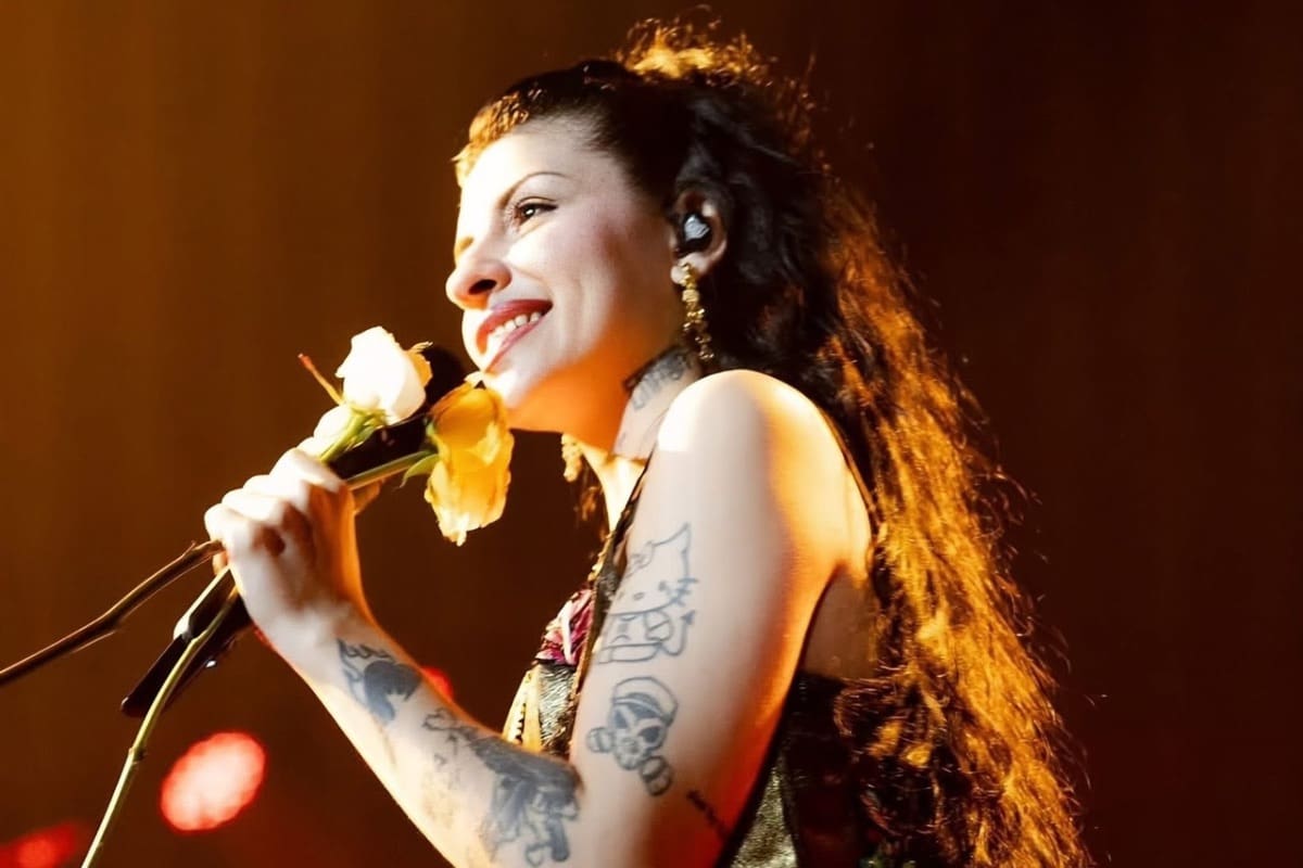 Cazzu Rinde Homenaje a Jenni Rivera e Incursiona en el Regional Mexicano en el Auditorio Nacional