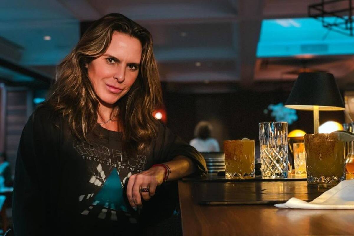 Captan a Kate del Castillo "pasada de copas" en concierto de Bronco