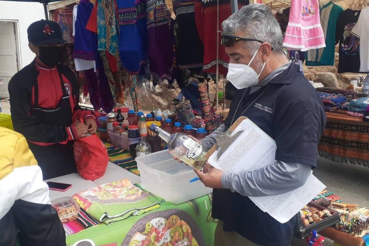 Continúan inspecciones en comercios de La Bufadora