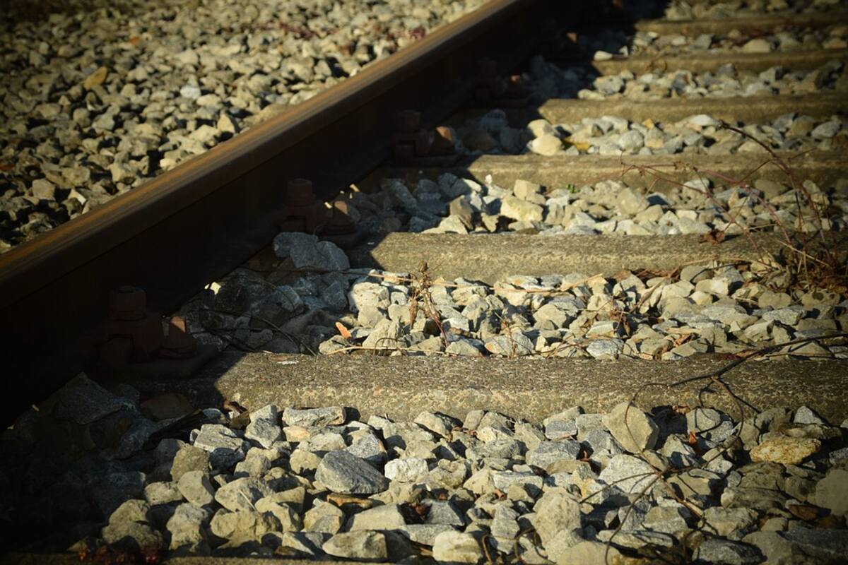 Morelia: Normalistas bloquean vías de tren; exigen plazas automáticas