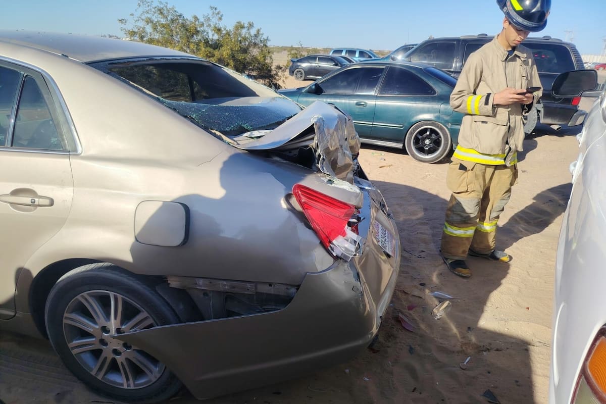 Vive para contarlo: Rescatan con vida a conductor tras choque entre tráiler y camioneta en carretera al Golfo de Santa Clara