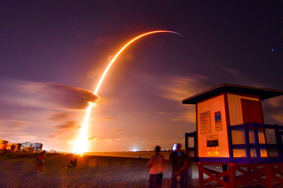 Cohete de SpaceX lanza 60 satélites pequeños