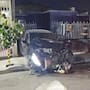 Joven se impacta con su Infiniti contra vivienda en colonia Mirasol