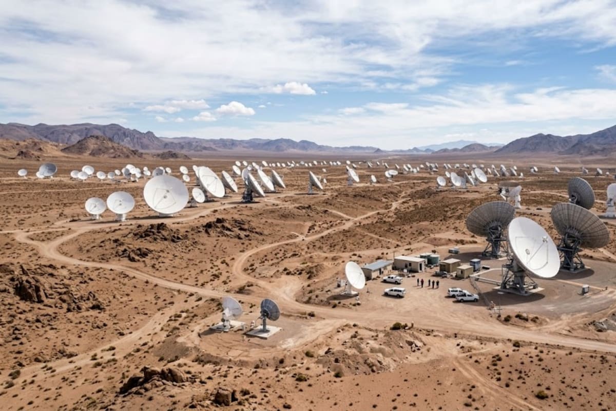 Lo que todos los radiotelescopios tardaron décadas en descubrir, una nueva red de 1,650 antenas podría encontrarlo en un solo día: así busca revelar 1,000 millones de señales del universo