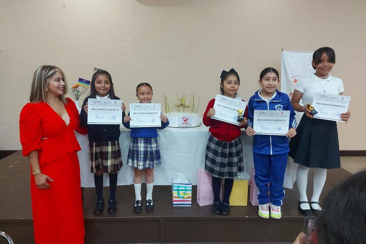 Aniversario 29 de Rosarito: Premian a alumnos en concurso de redacción