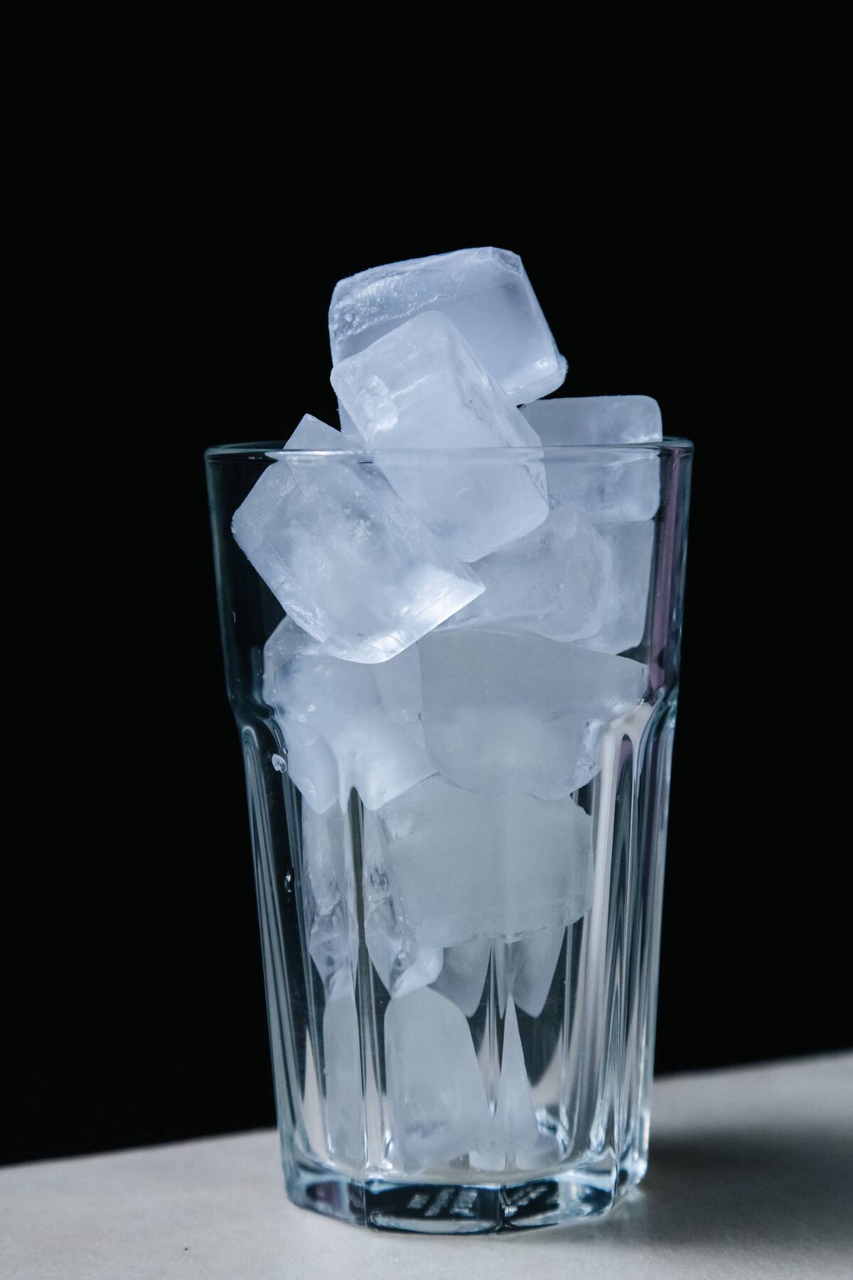 La hidratación, el metabolismo y la digestión son algunos de los procesos que intervienen cuando el organismo recibe agua fría. Foto: Pexels