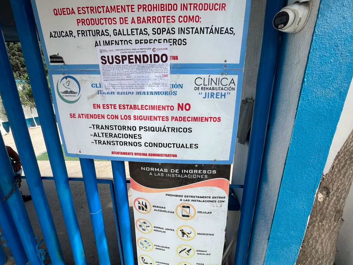 El sello de suspensión fue colocado en la Clínica Jireh por la Coepris, luego de una verificación sanitaria realizada con apoyo de distintas corporaciones de seguridad. Foto: Michelle Castillo
