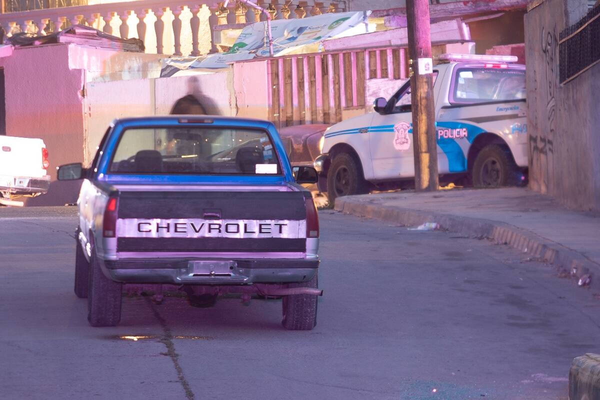 Dejan en caja de un ‘pick up’ dos cuerpos