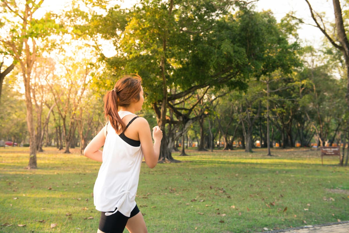 Dormir poco eleva el riesgo de lesiones al correr, revela estudio / Foto: pexels
