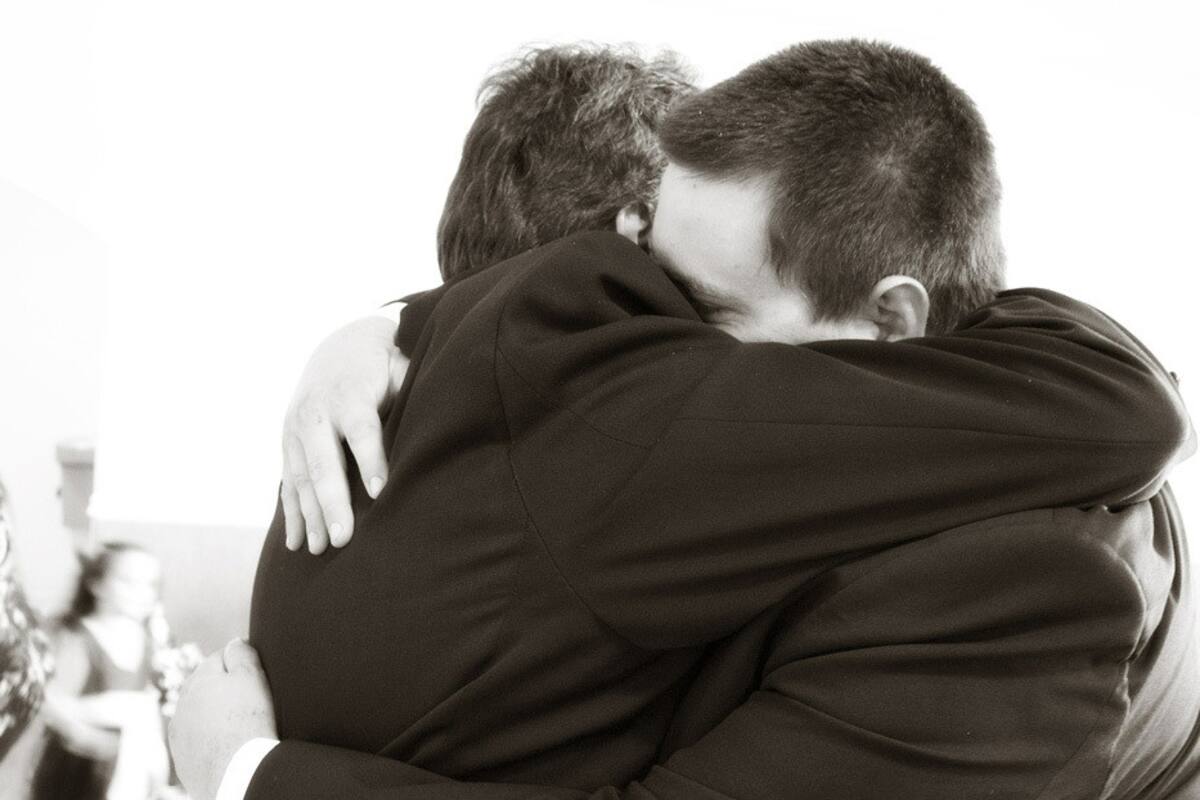 Pareja se reencuentra con su hijo 45 años después de que fuera dado en adopción sin su consentimiento