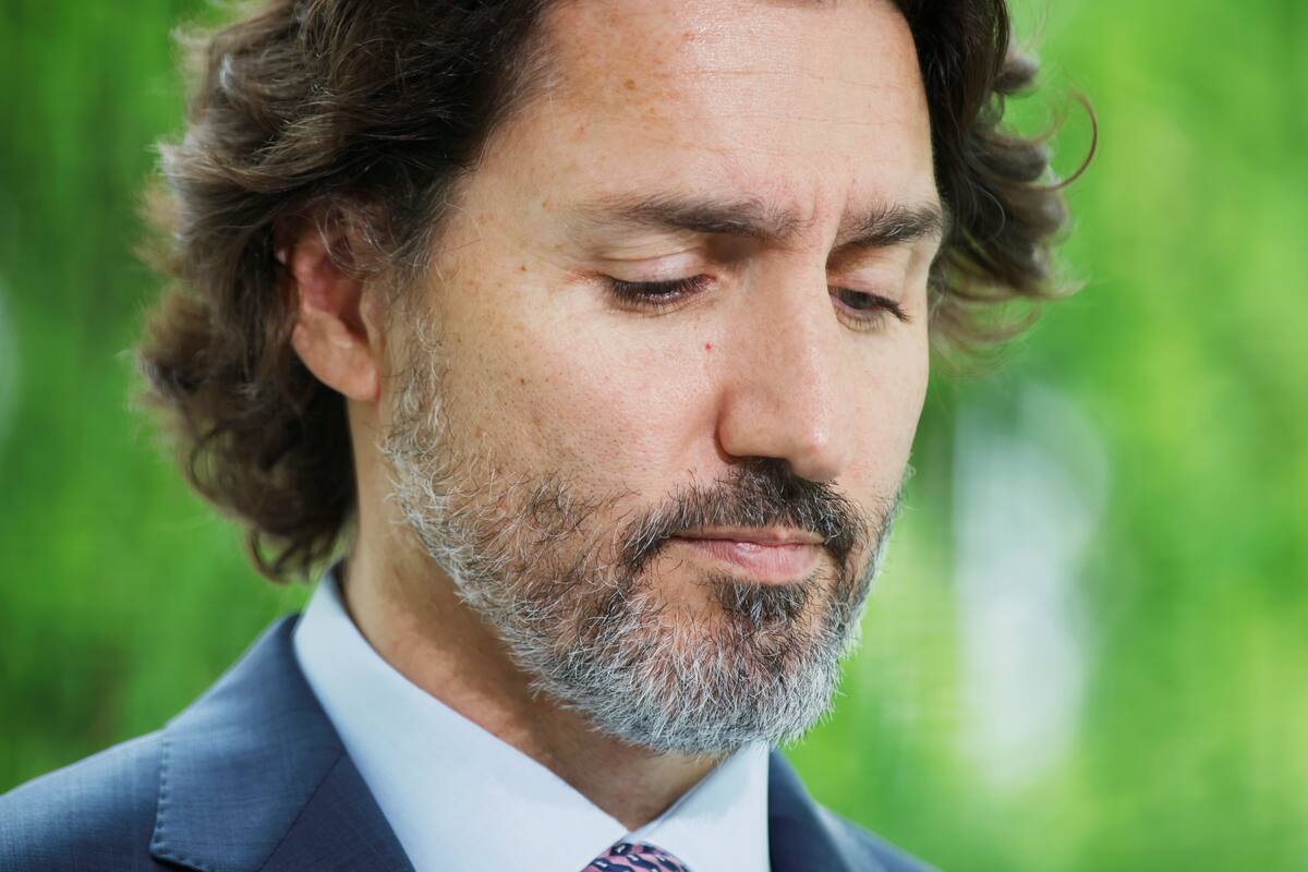 Justin Trudeau pide al Papa que se disculpe por el papel de la Iglesia católica en internados indígenas