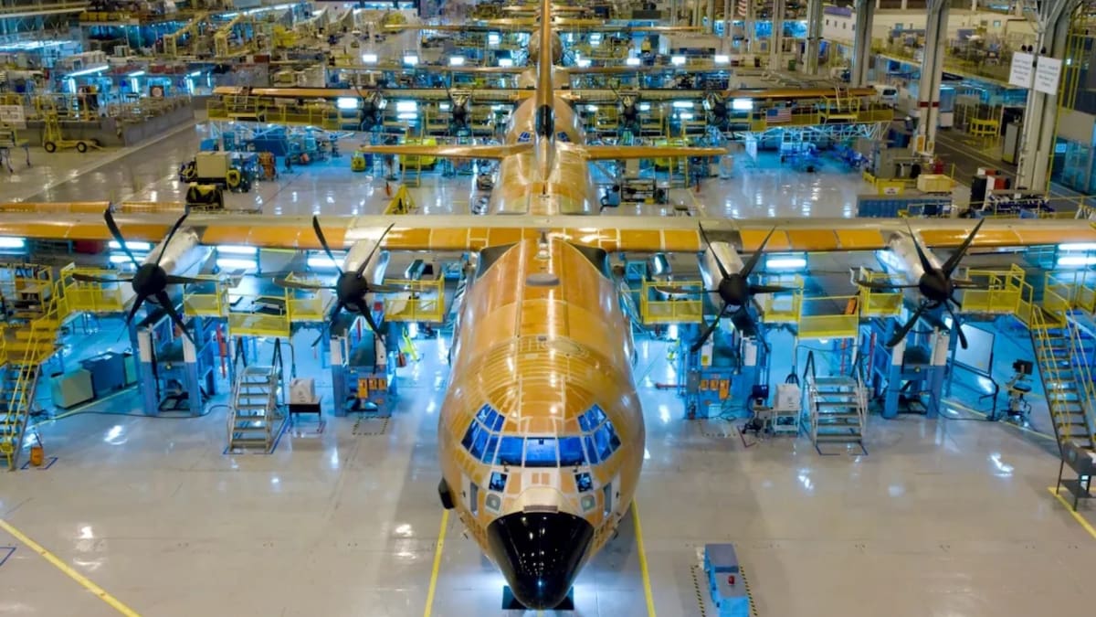 La fabricación del avión de transporte militar C-130J combina materiales de alta resistencia y sistemas digitales para garantizar rendimiento en condiciones extremas. (Créditos: Lockheed Martin)