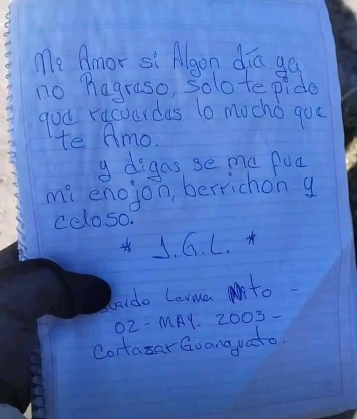 Entre los objetos hallados en el rancho, se encontró una mochila con una nota que pertenecería a un joven desaparecido. Foto: Redes sociales