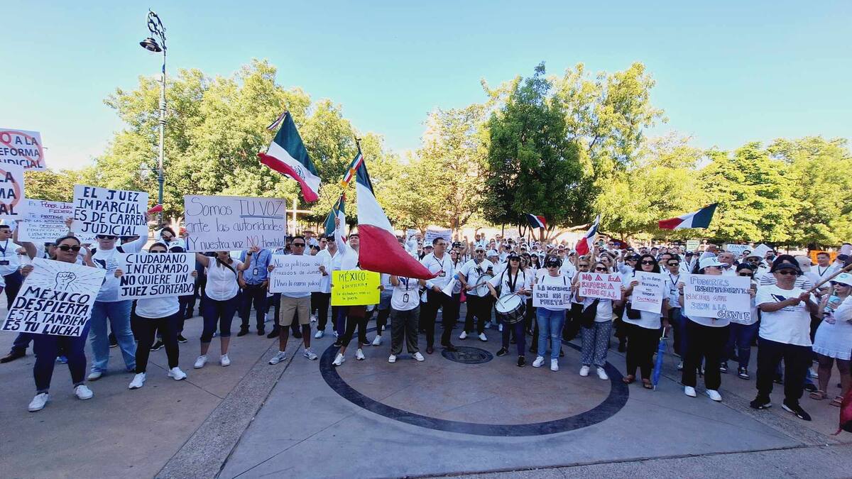 Trabajadores del Poder Judicial exigen diálogo sobre la Reforma Judicial en manifestación frente a Palacio de Gobierno