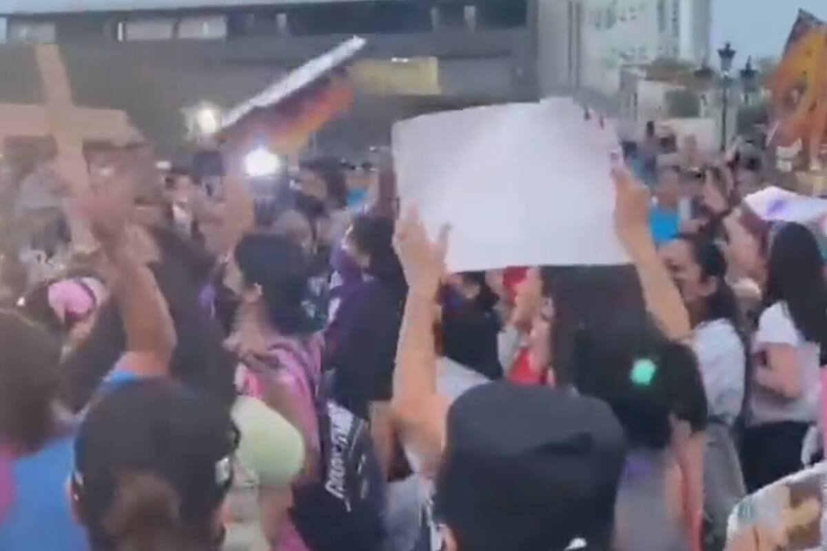 Manifestantes interrumpen festival del Día de las Madres  en Nuevo León para exigir un alto a los feminicidios
