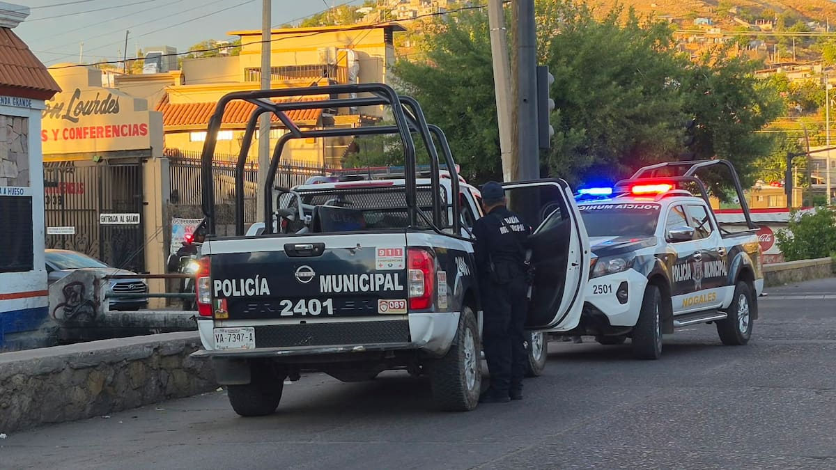 Rescatan a dos personas privadas de la libertad en Nogales; los agresores chocaron una patrulla y huyeron disparando