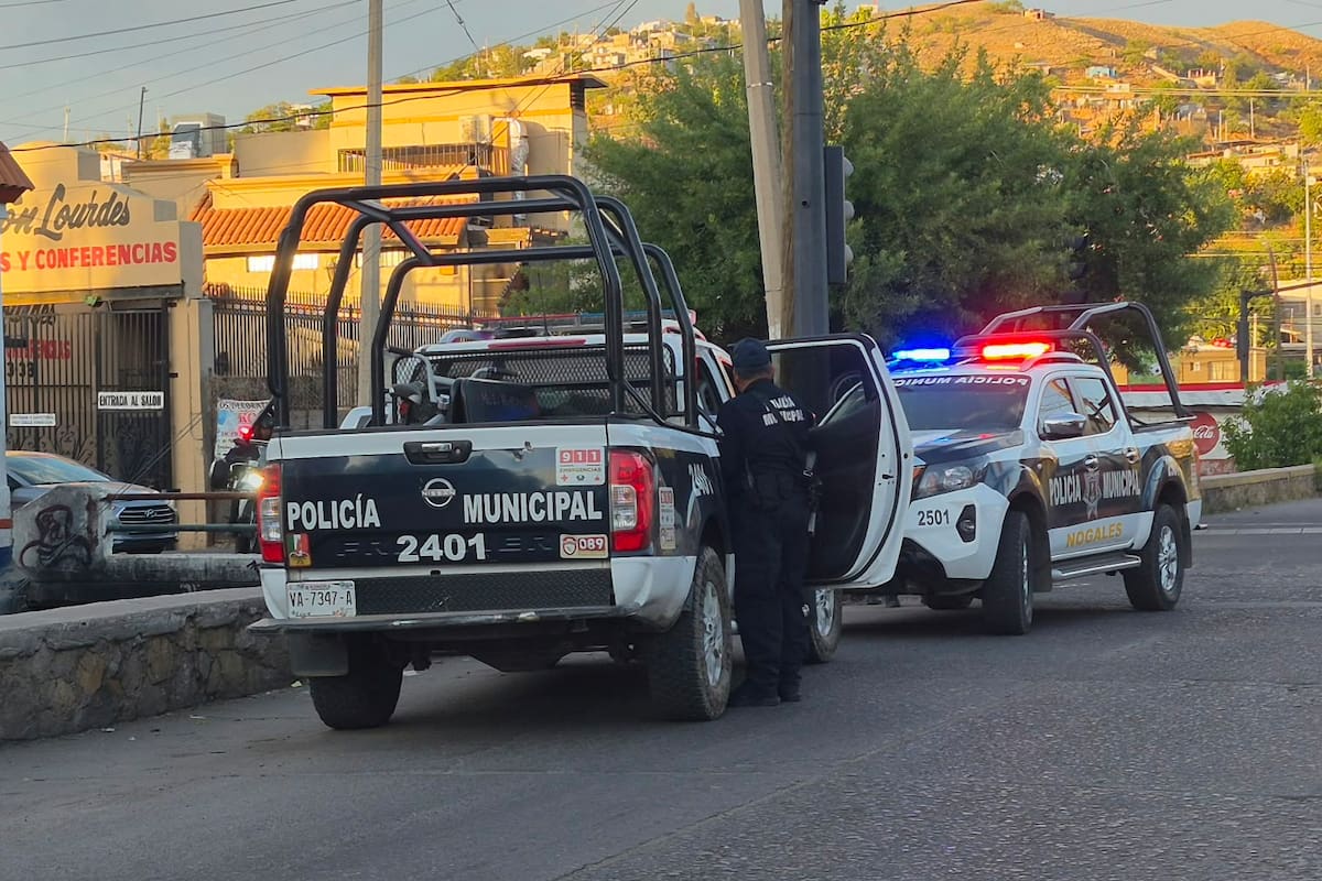 Rescatan a dos personas privadas de la libertad en Nogales; los agresores chocaron una patrulla y huyeron disparando