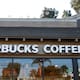 En 65 tiendas en EEUU trabajadores de Starbucks inician una huelga indefinida