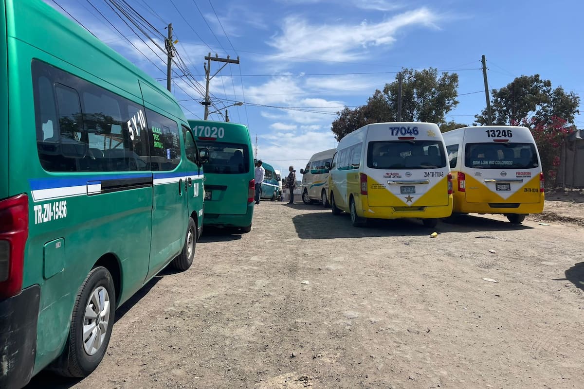 Bloqueo de taxistas sigue en Rosarito para impedir circulación de nueva ruta