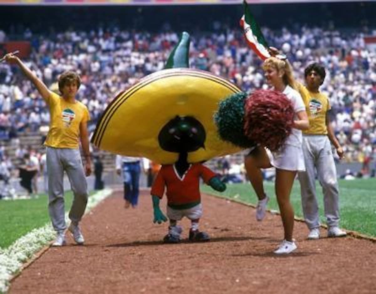 Pique durante la inauguración de México 86 en el Estadio Azteca.
