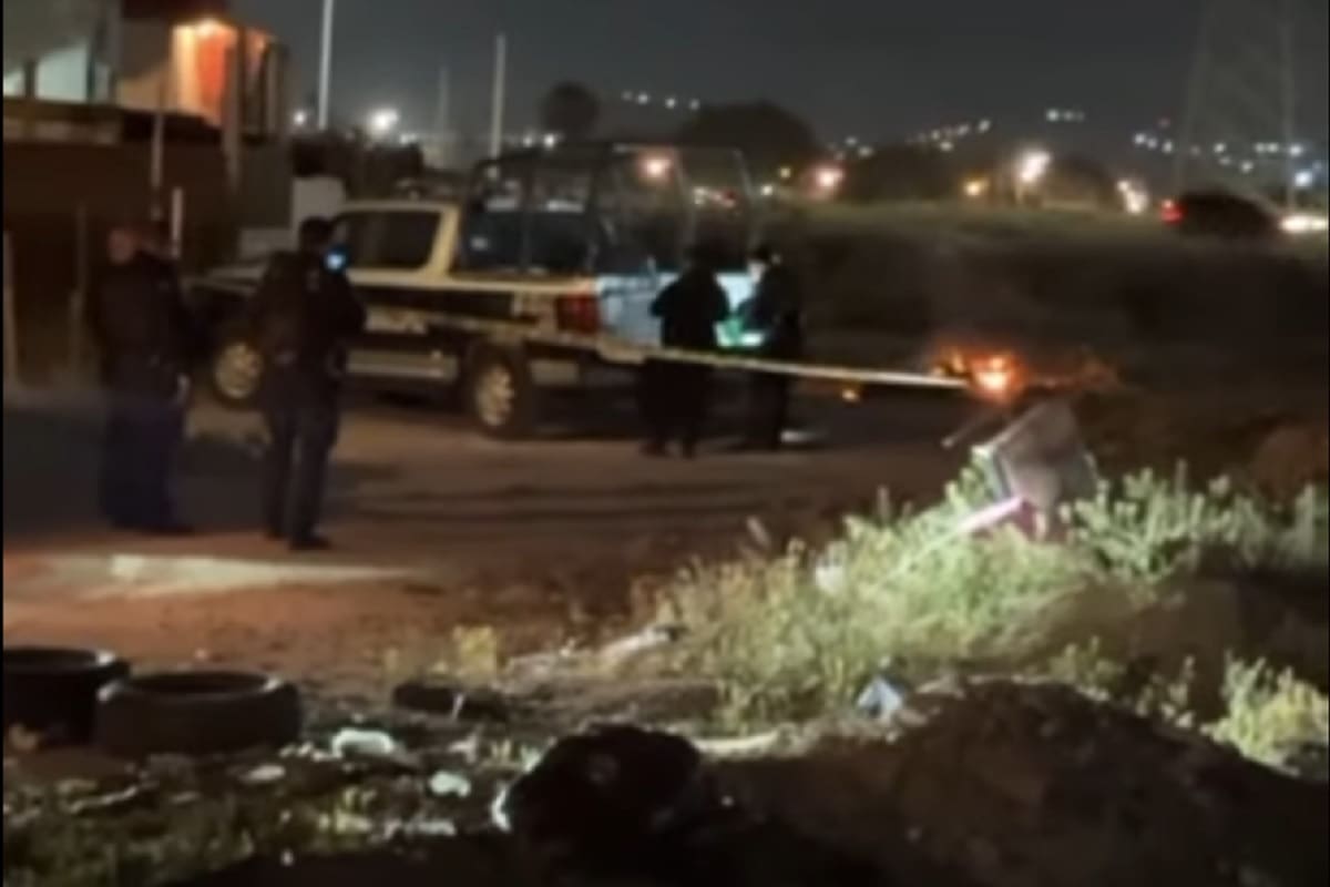 Localizan cuerpo en llamas en terreno baldío