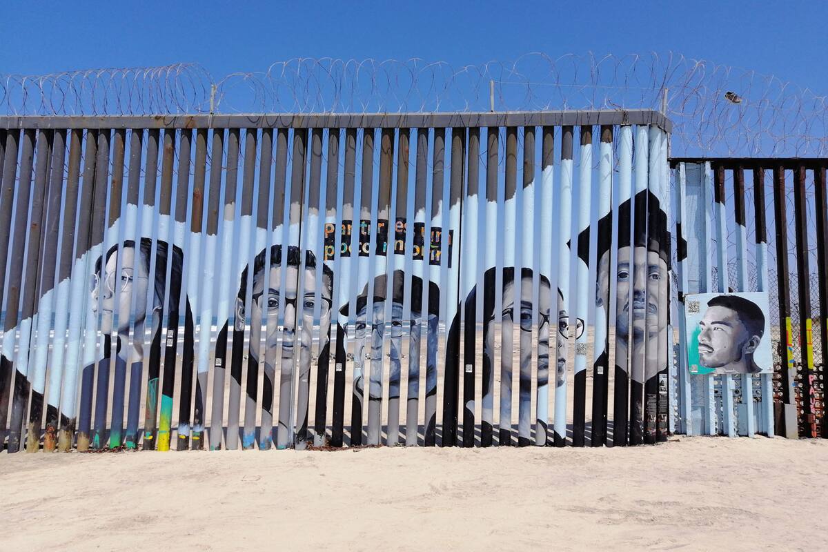 Colocan mural interactivo en malla de Playas de Tijuana