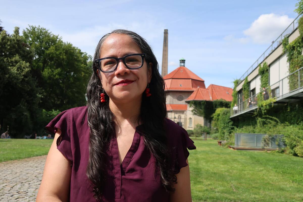 Sara Uribe presentó su obra en el Festival de Poesía de Berlín: Destaca su compromiso con la problemática de los desaparecidos en México