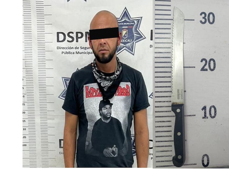 Amenaza con cuchillo y lo ligan a incendio intencional de un vehículo en Villas del Rey